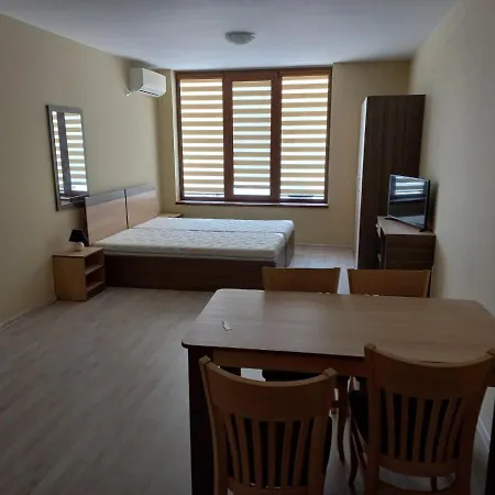 Sea Regal Apart -1 *